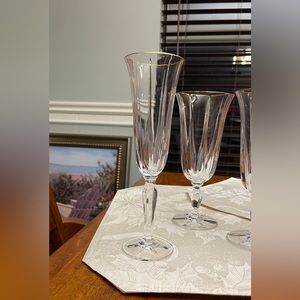 Noritake Vendome crystal champagne flute - gold rim